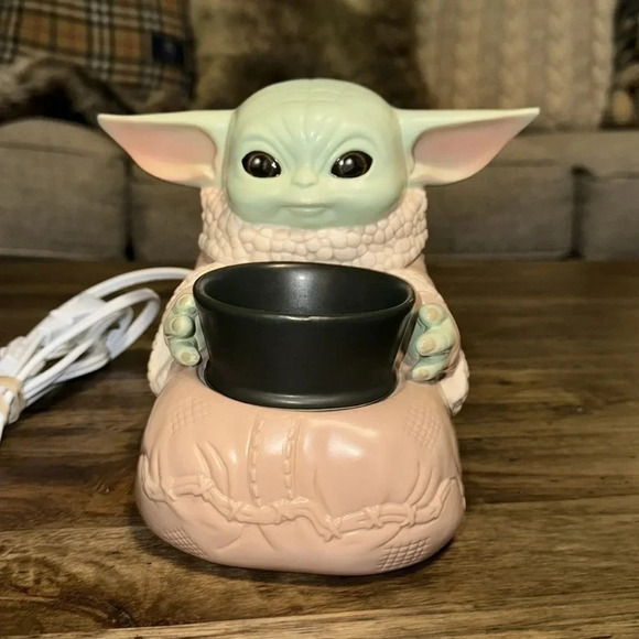 SCENTSY Home Star Wars The Mandalorian Baby Yoda,The Child Wax Melt Warmer - Picture 2 of 12